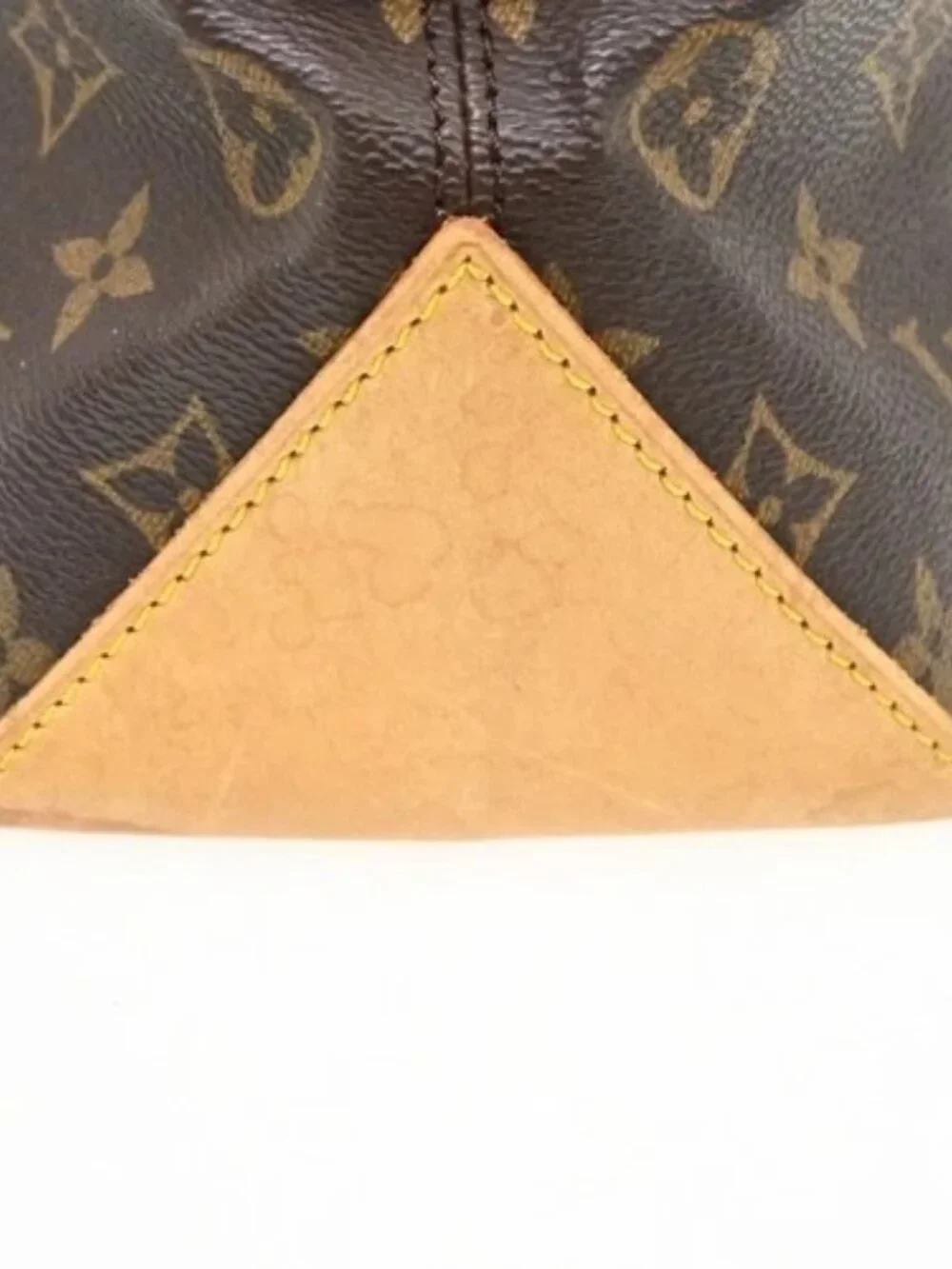Louis Vuitton outside 	ab